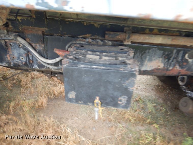 image for item GH9633 1986 Ford 8000 dump truck