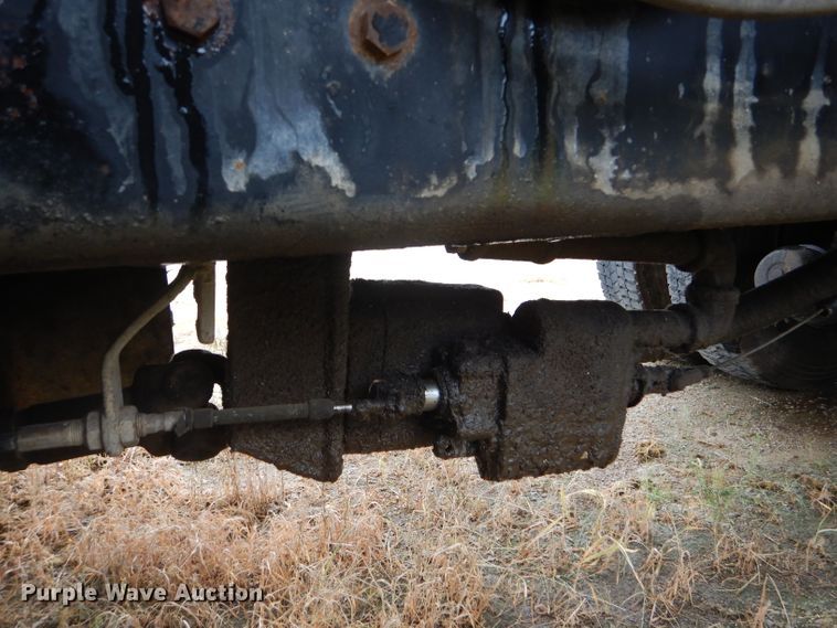 image for item GH9633 1986 Ford 8000 dump truck