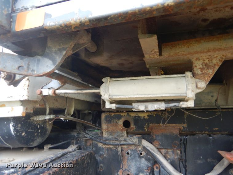 image for item GH9633 1986 Ford 8000 dump truck