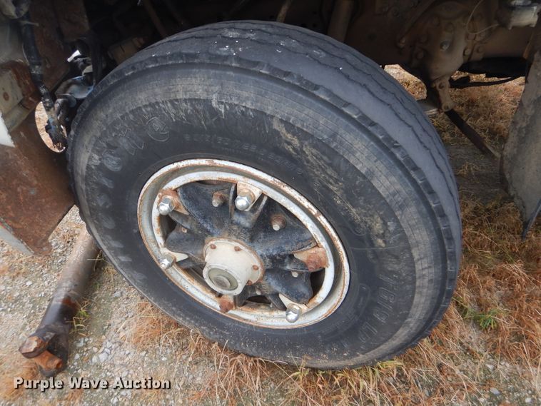 image for item GH9633 1986 Ford 8000 dump truck