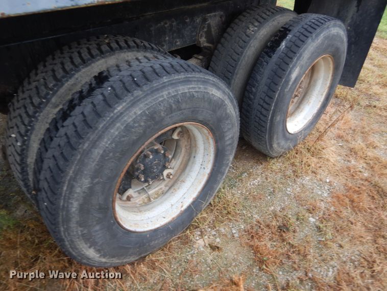 image for item GH9633 1986 Ford 8000 dump truck