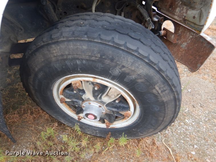 image for item GH9633 1986 Ford 8000 dump truck