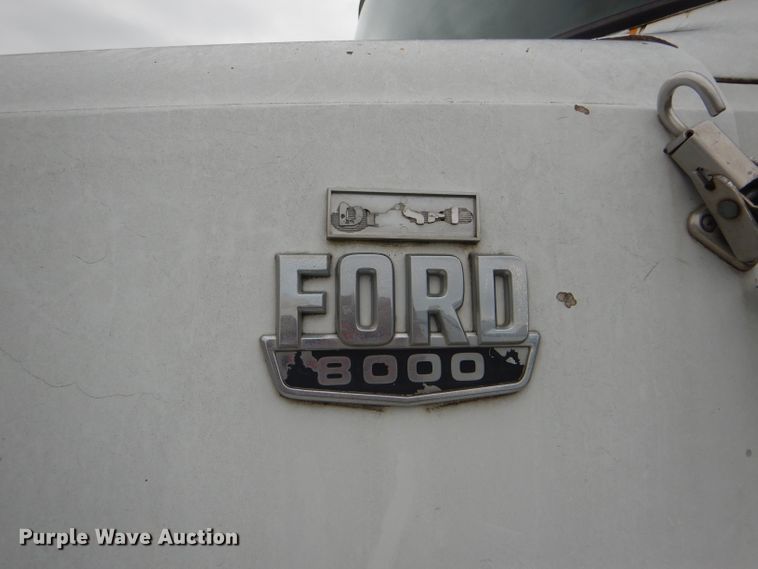 image for item GH9633 1986 Ford 8000 dump truck