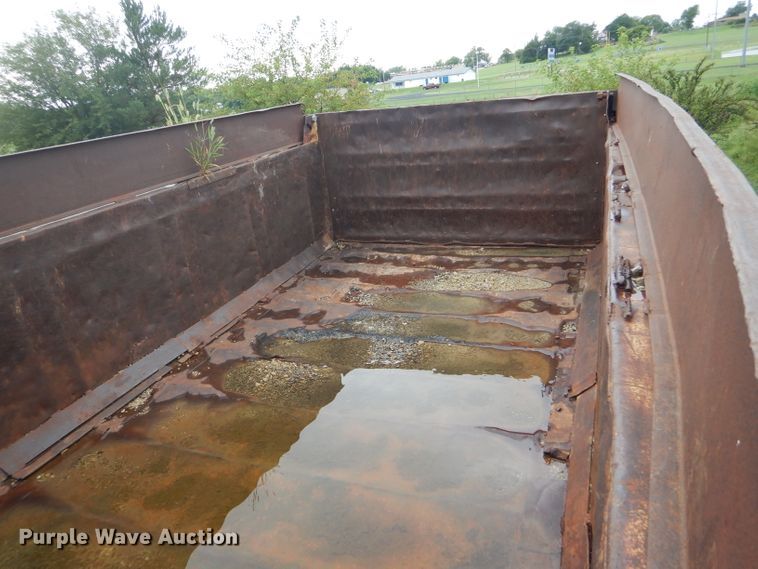 image for item GH9633 1986 Ford 8000 dump truck