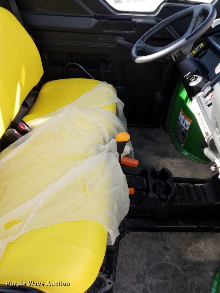 image for item DA8328 2016 John Deere Gator 825i utility vehicle