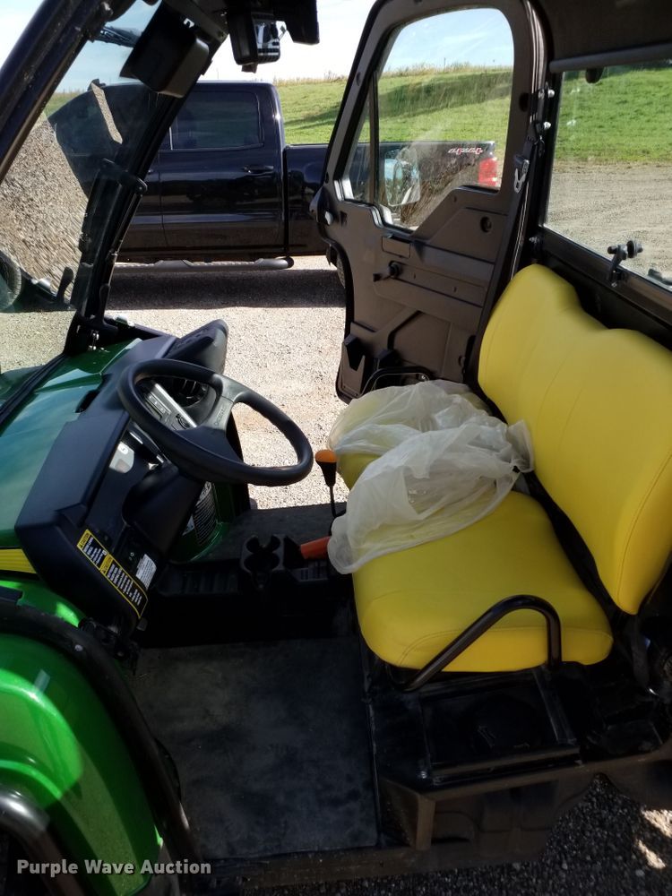 image for item DA8328 2016 John Deere Gator 825i utility vehicle