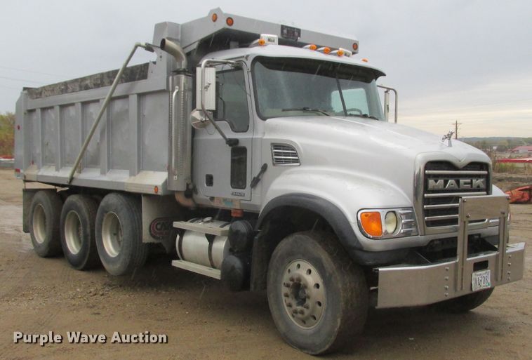 image for item DA8332 2004 Mack Granite dump truck