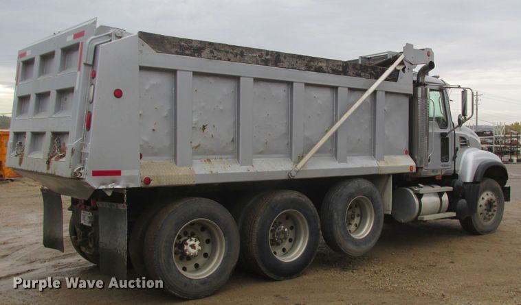 image for item DA8332 2004 Mack Granite dump truck