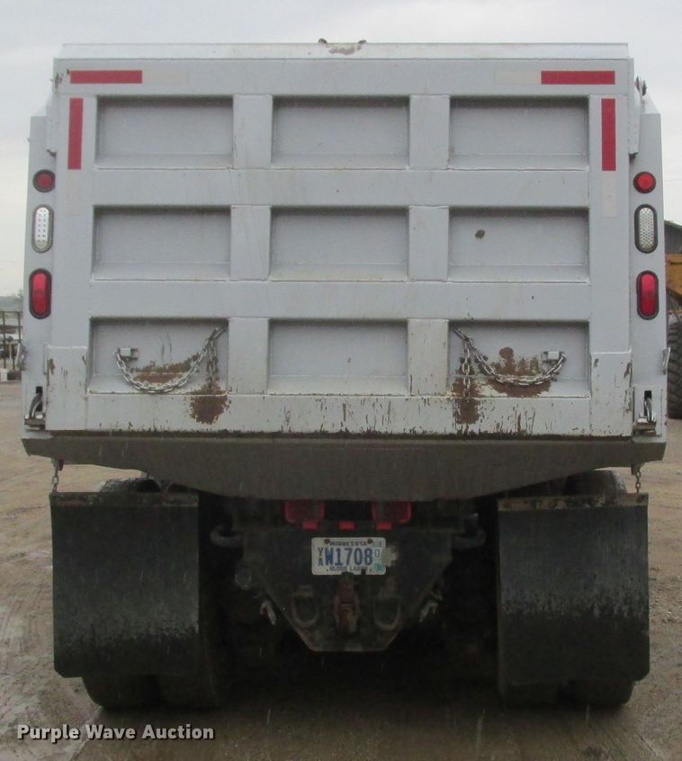 image for item DA8332 2004 Mack Granite dump truck