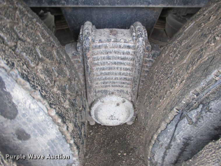 image for item DA8332 2004 Mack Granite dump truck