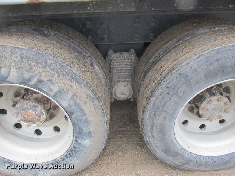 image for item DA8332 2004 Mack Granite dump truck