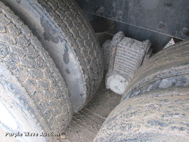 image for item DA8332 2004 Mack Granite dump truck