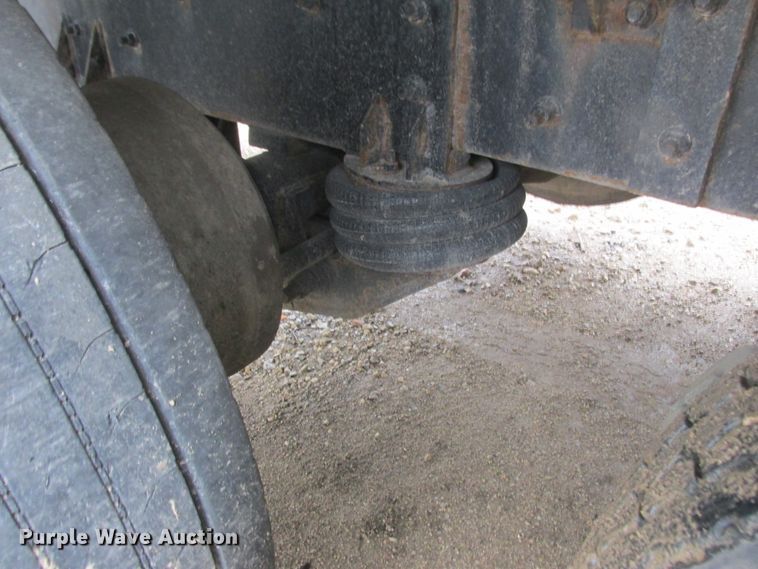 image for item DA8332 2004 Mack Granite dump truck