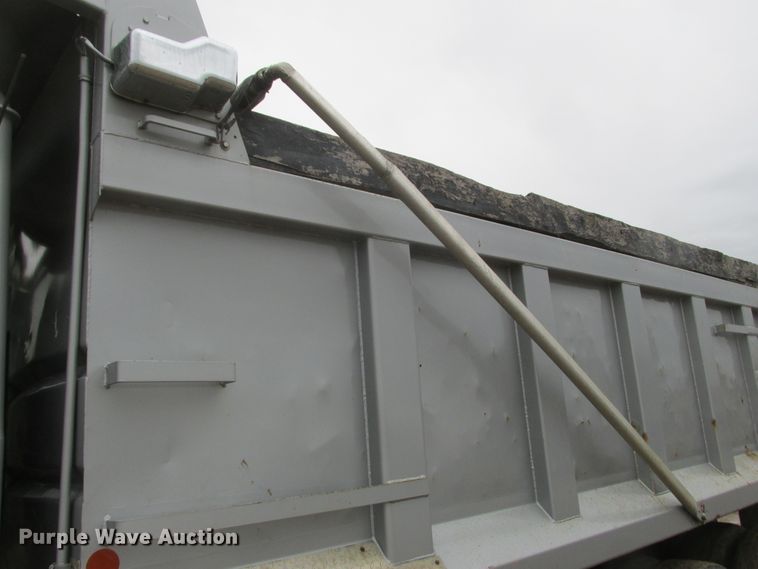 image for item DA8332 2004 Mack Granite dump truck