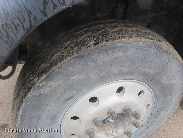 image for item DA8332 2004 Mack Granite dump truck