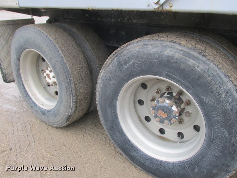 image for item DA8332 2004 Mack Granite dump truck