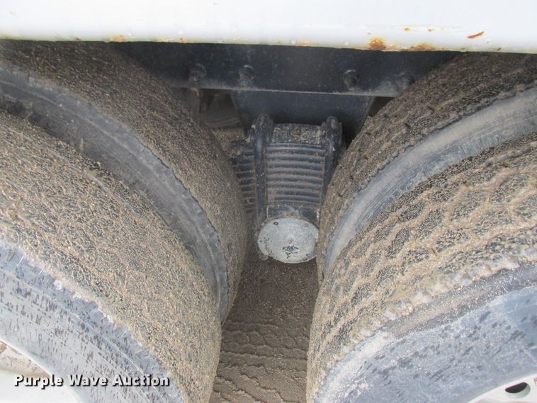 image for item DA8332 2004 Mack Granite dump truck