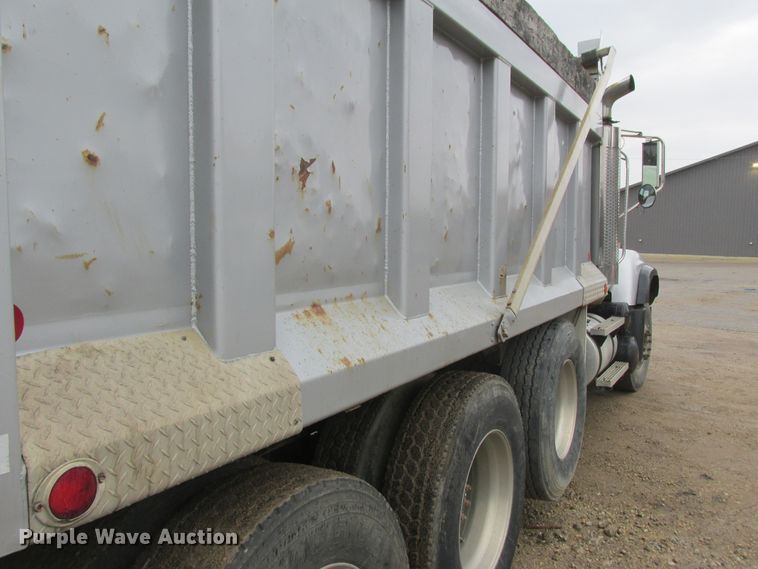 image for item DA8332 2004 Mack Granite dump truck