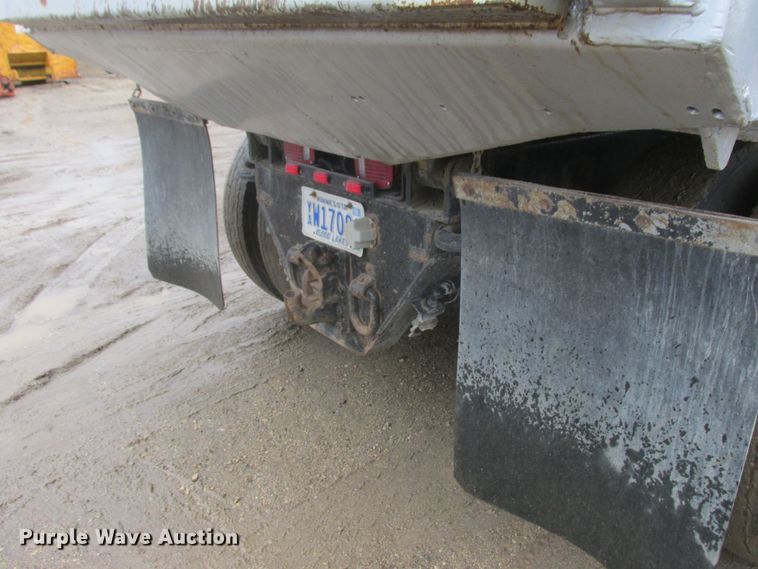 image for item DA8332 2004 Mack Granite dump truck