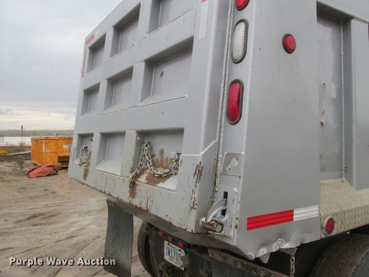 image for item DA8332 2004 Mack Granite dump truck