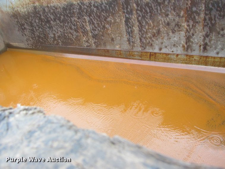 image for item DA8332 2004 Mack Granite dump truck