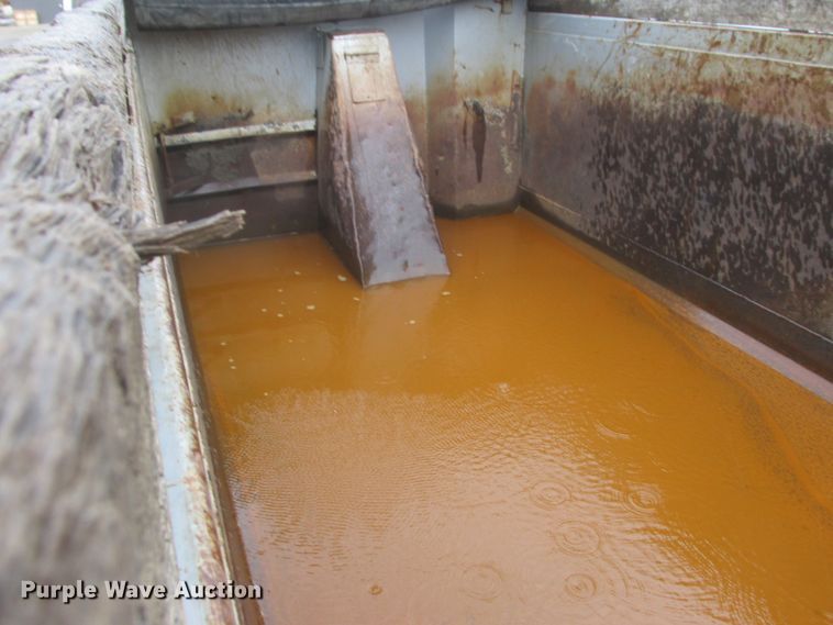 image for item DA8332 2004 Mack Granite dump truck