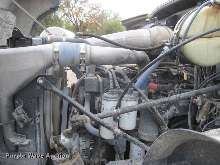 image for item DA8332 2004 Mack Granite dump truck