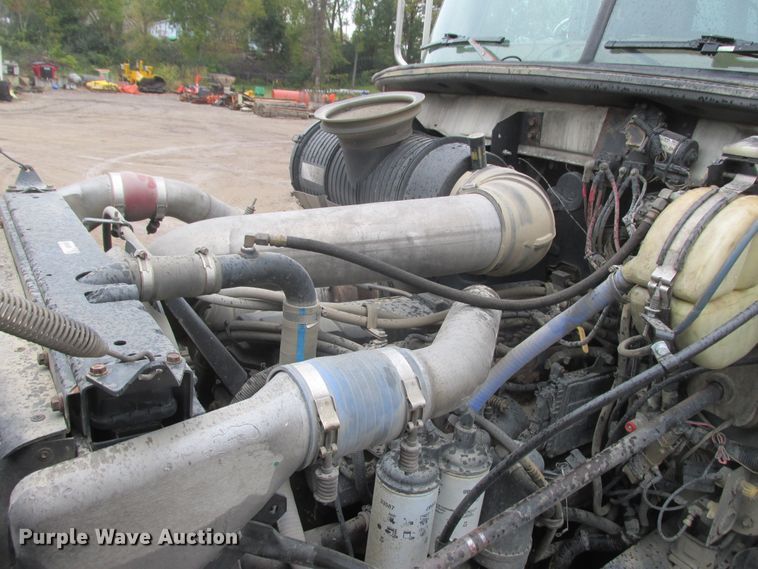 image for item DA8332 2004 Mack Granite dump truck