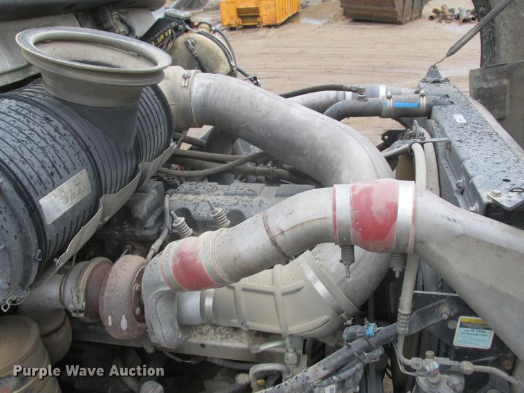 image for item DA8332 2004 Mack Granite dump truck