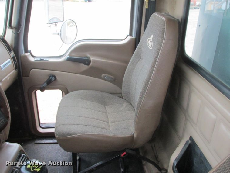 image for item DA8332 2004 Mack Granite dump truck