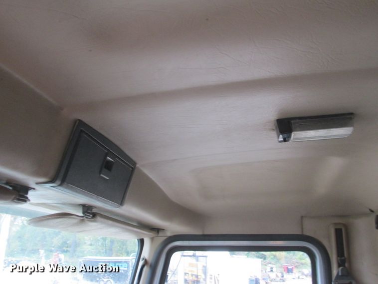 image for item DA8332 2004 Mack Granite dump truck