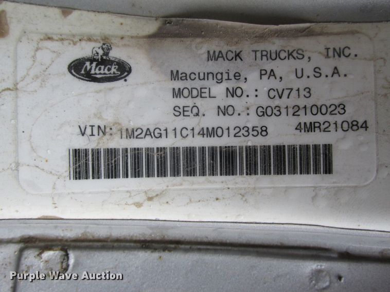 image for item DA8332 2004 Mack Granite dump truck