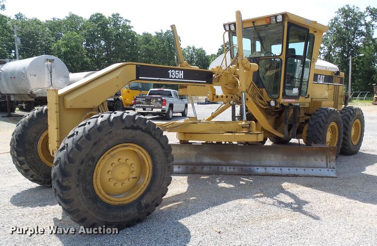 image for item DB2218 1996 Caterpillar 135H motor grader