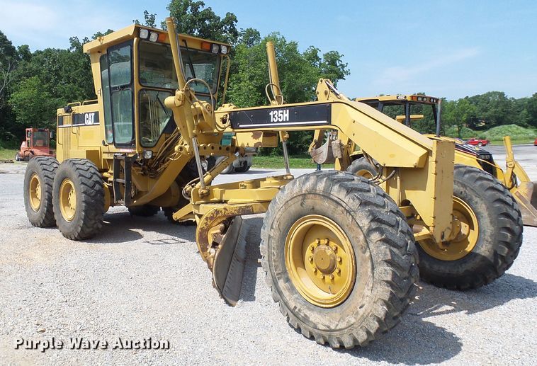 image for item DB2218 1996 Caterpillar 135H motor grader