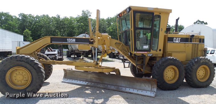 image for item DB2218 1996 Caterpillar 135H motor grader