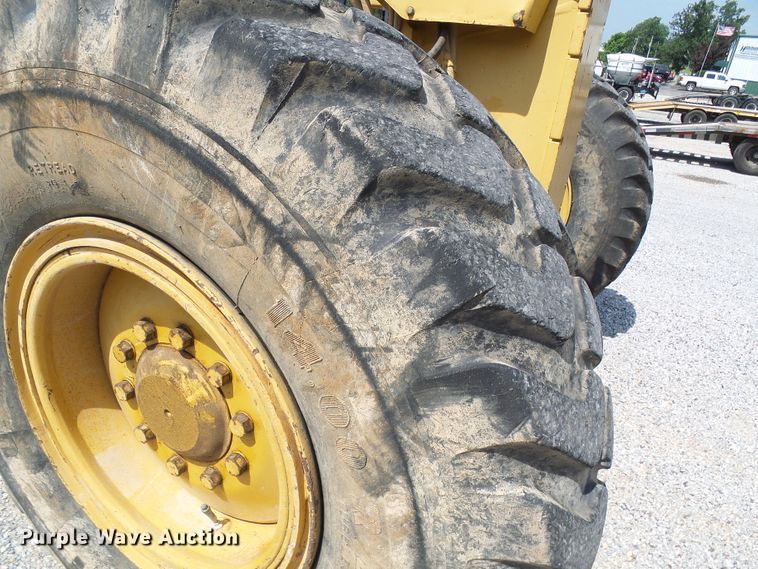 image for item DB2218 1996 Caterpillar 135H motor grader