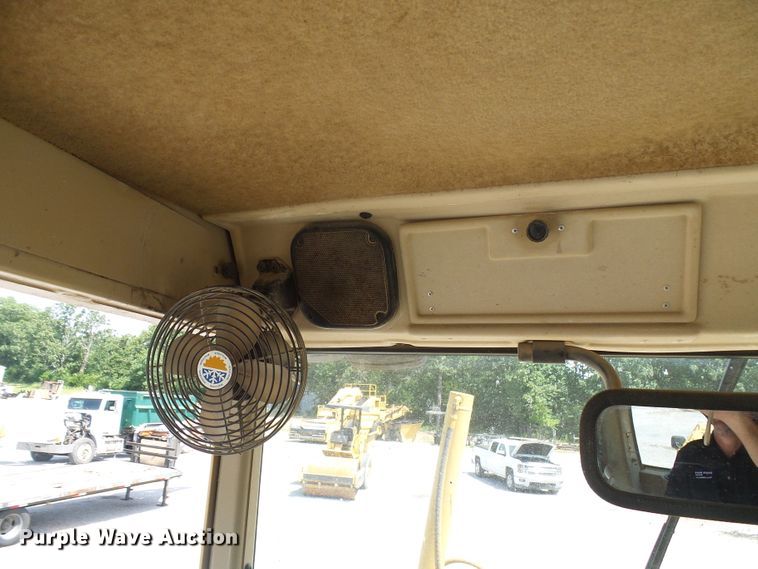 image for item DB2218 1996 Caterpillar 135H motor grader