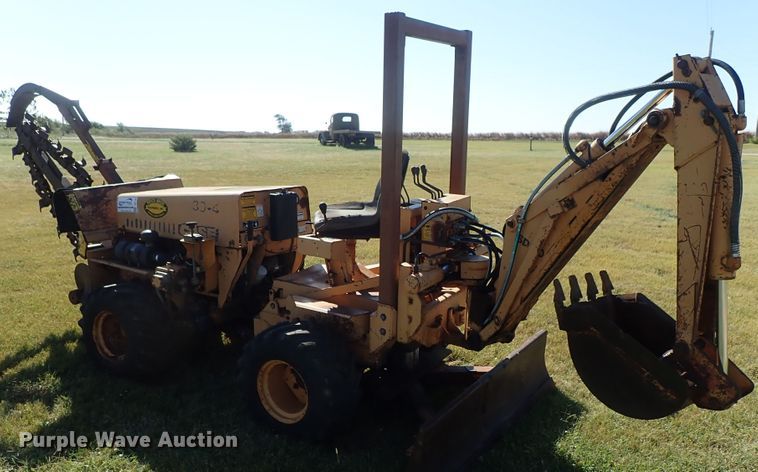 image for item DB7702 1983 Case 30+4 trencher