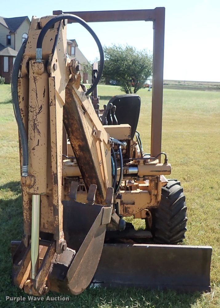 image for item DB7702 1983 Case 30+4 trencher