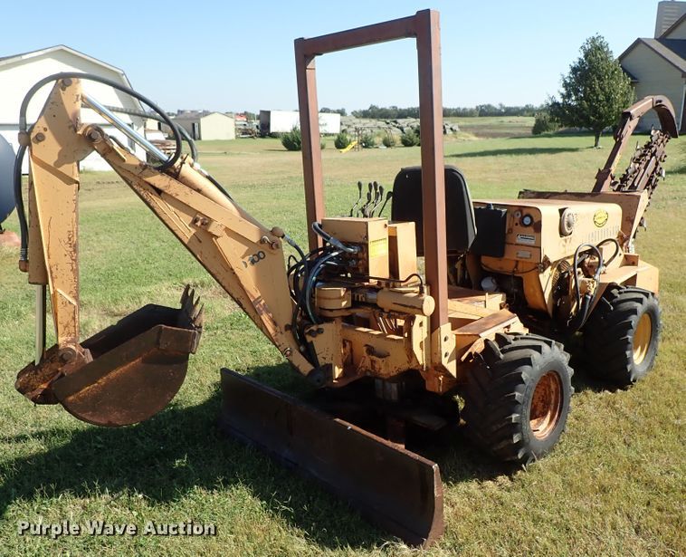 image for item DB7702 1983 Case 30+4 trencher