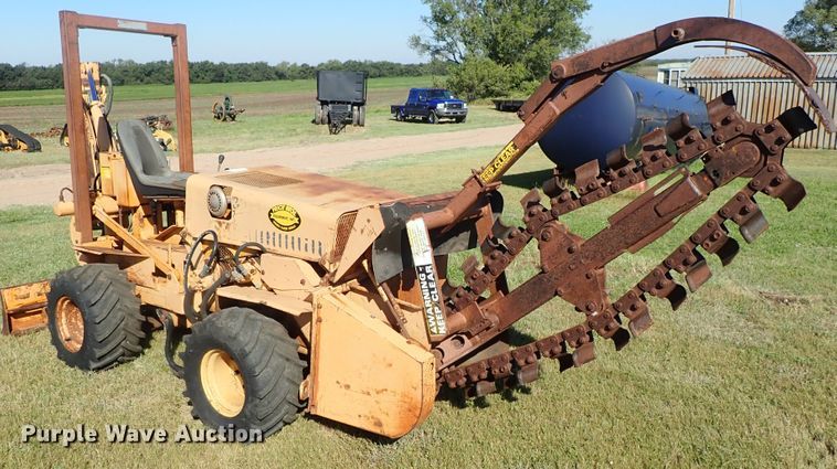 image for item DB7702 1983 Case 30+4 trencher