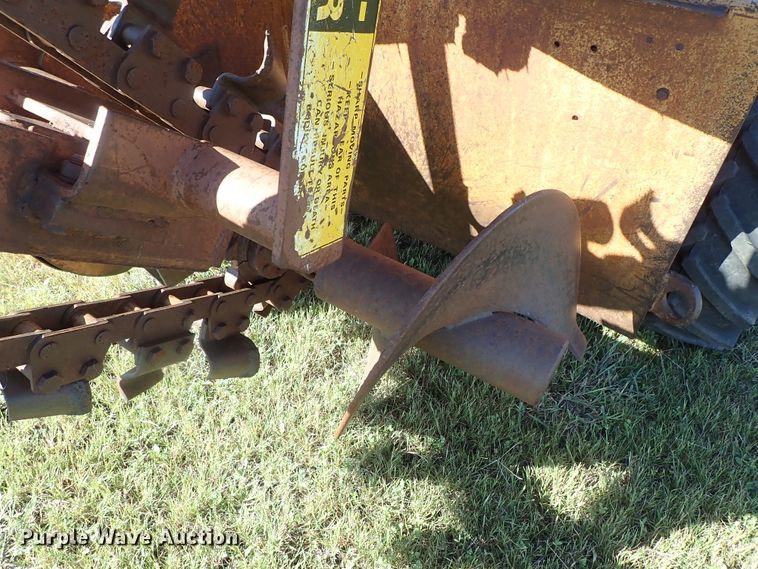 image for item DB7702 1983 Case 30+4 trencher