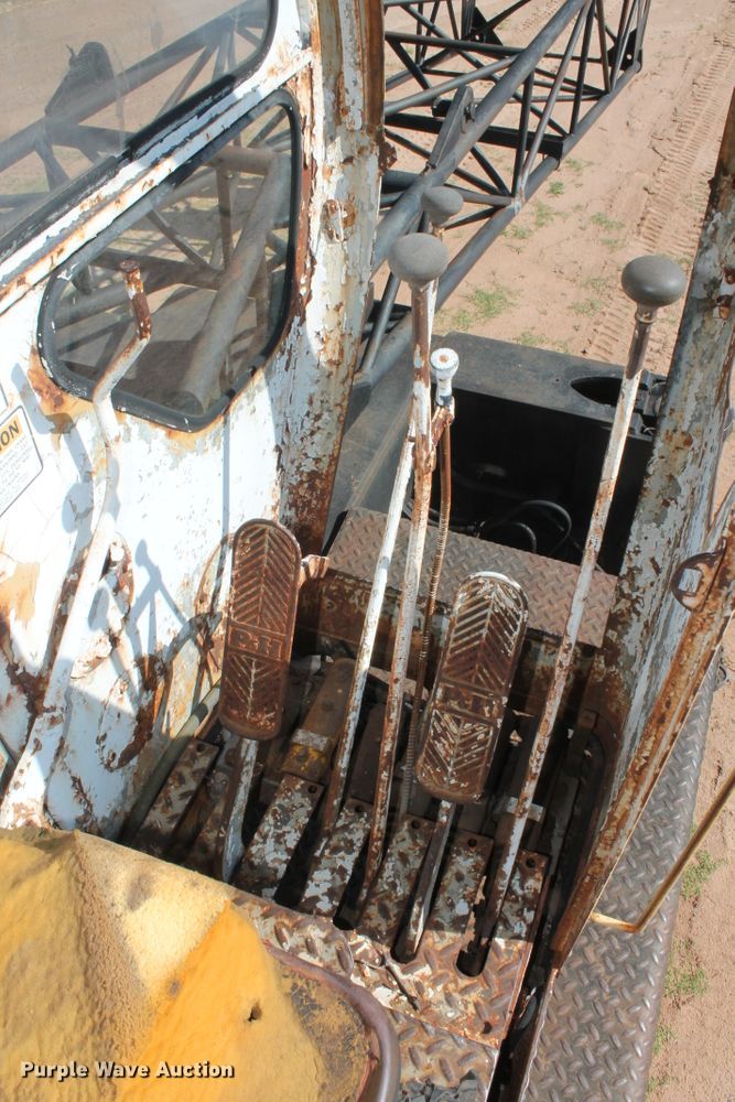 image for item DD4985 1969 P & H 645TC crane