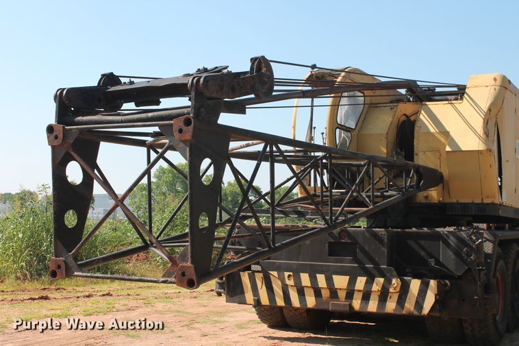 image for item DD4985 1969 P & H 645TC crane