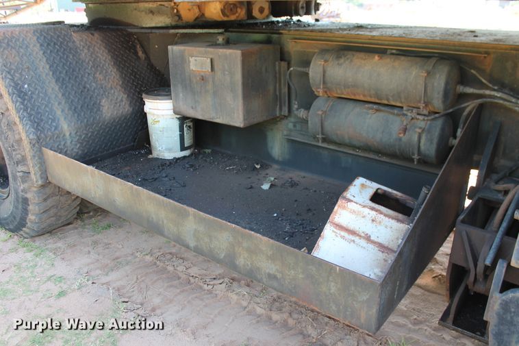 image for item DD4985 1969 P & H 645TC crane