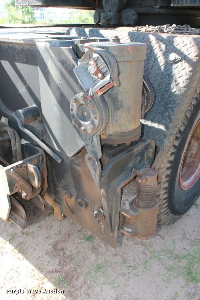 image for item DD4985 1969 P & H 645TC crane