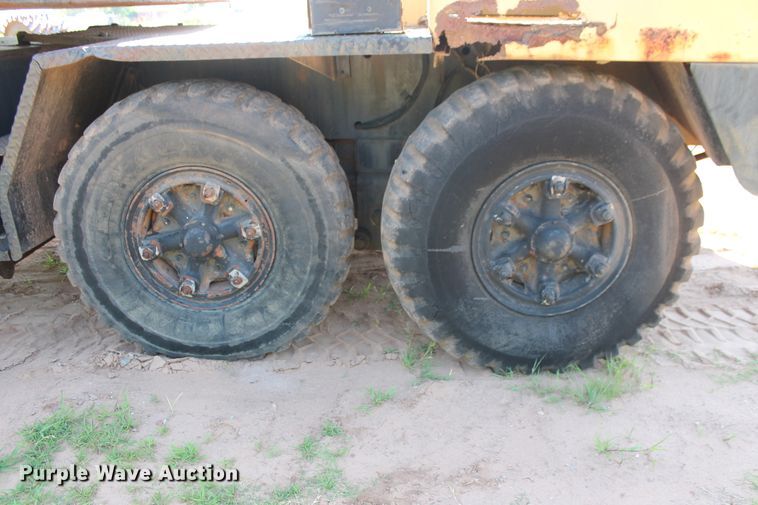 image for item DD4985 1969 P & H 645TC crane