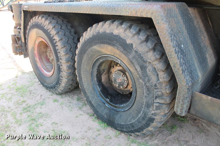 image for item DD4985 1969 P & H 645TC crane