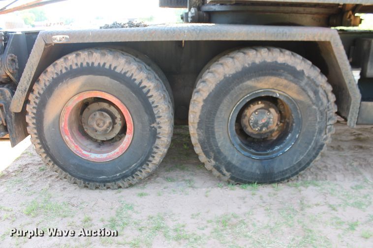 image for item DD4985 1969 P & H 645TC crane