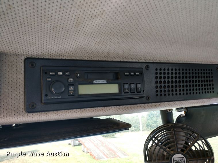 image for item DD7113 2001 Freightliner FL70 semi truck